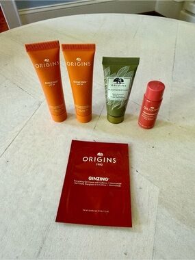 New Five Piece Origins Travel Set Ginzing SPF 30 Serum & Youthtipia ✈️✈️✈️